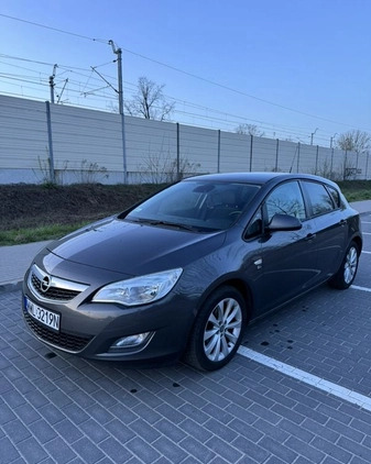 Opel Astra cena 26000 przebieg: 267000, rok produkcji 2012 z Tłuszcz małe 154